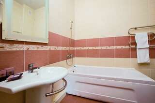 Гостиница Марина Витязево 2-комнатный номер люкс-2